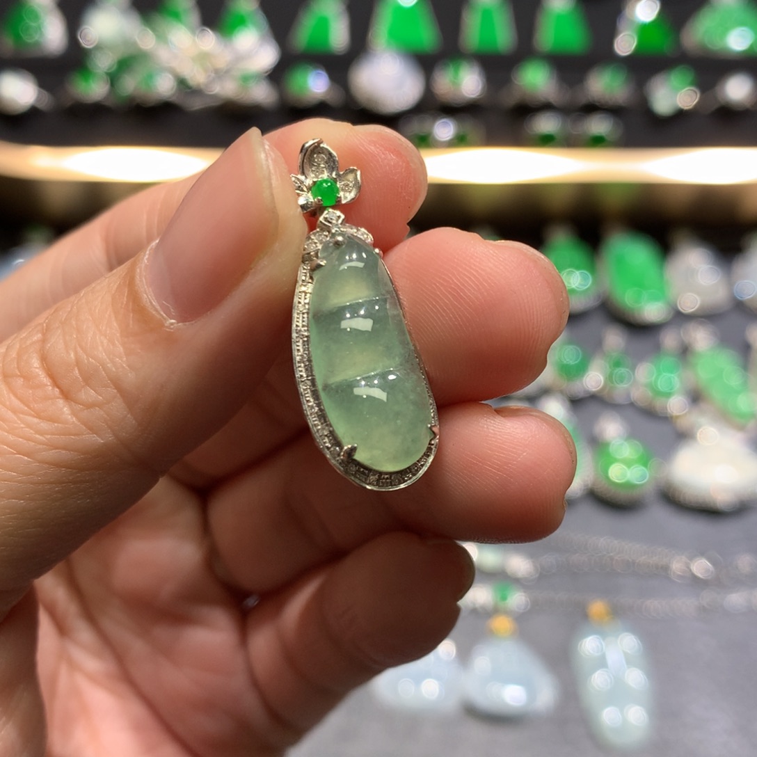 翡翠吊坠(不含链)18K金镶嵌