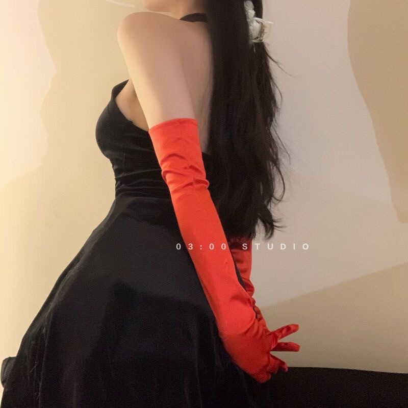 晚宴拍照优雅长款黑色礼服手套结婚新娘演出赫本写真缎面复古婚纱