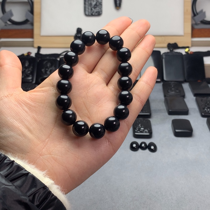 太***照和田玉（墨玉）未镶嵌手串