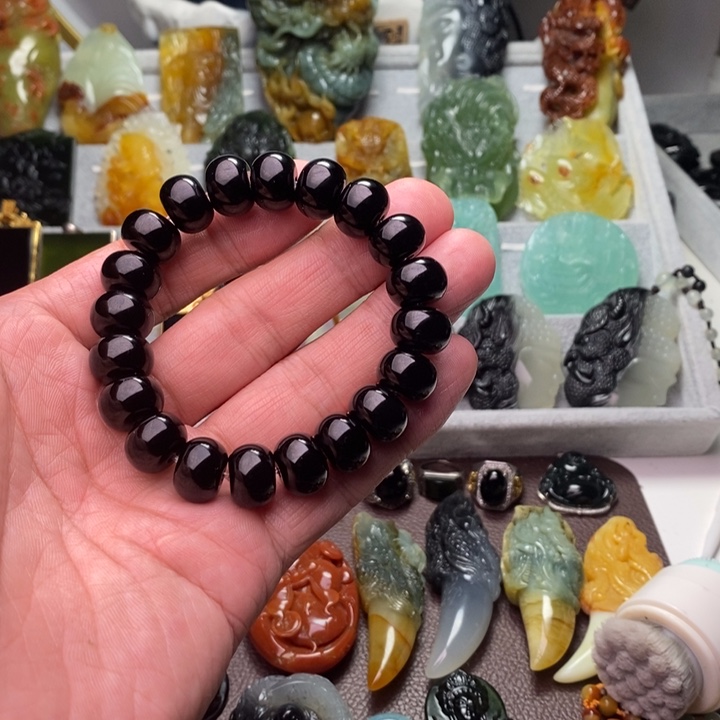 蛇纹石玉手串未镶嵌陈**调