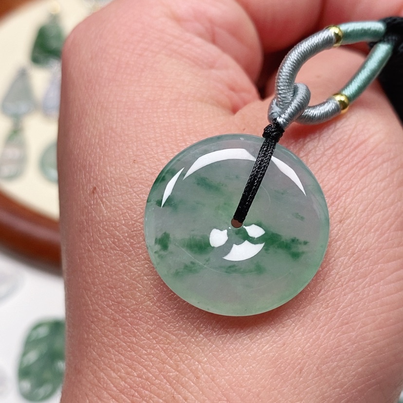 【闪购商品】翡翠吊坠(不含链)未镶嵌ღ****?