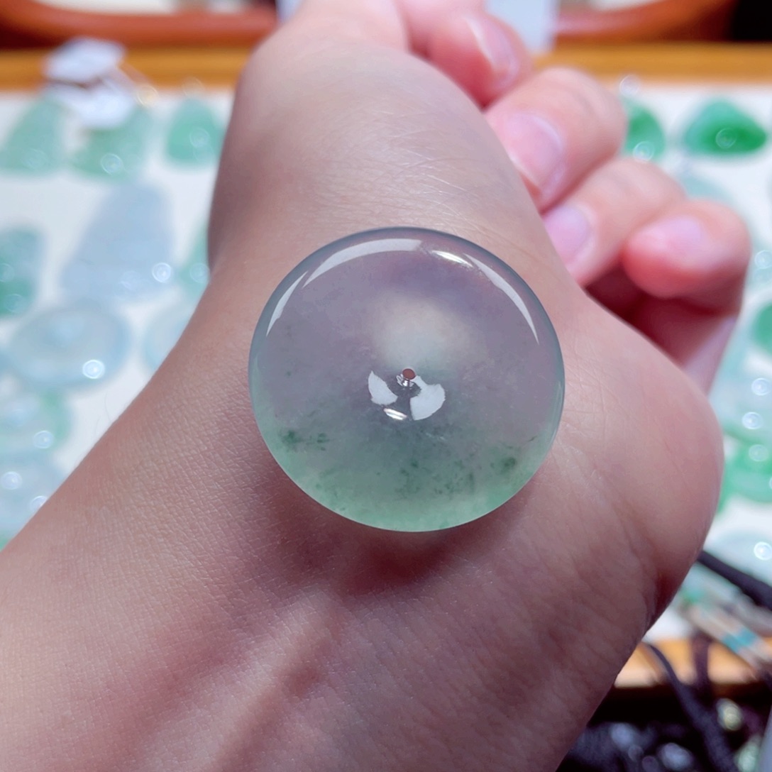 翡翠颈饰未镶嵌扣子