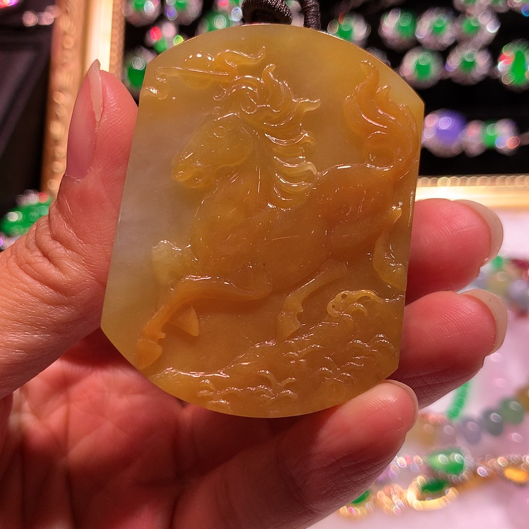 翡翠18K金镶嵌颈饰缅甸翡翠