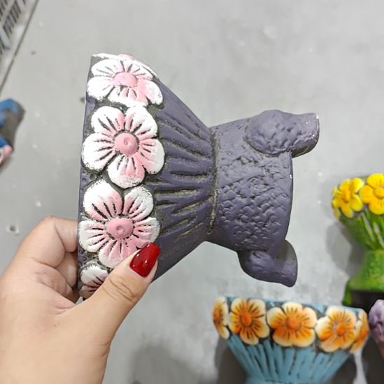当场拍满15元发货不凑不发，花盆盆口不方不圆有针孔黑点是正常的，