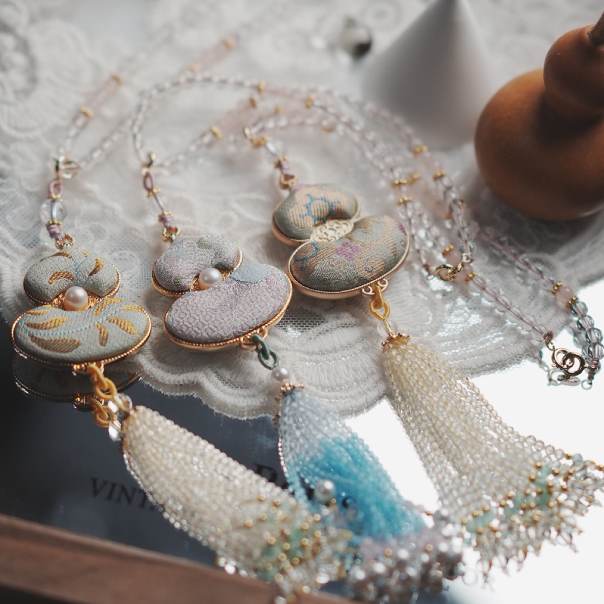 52945天然水晶包挂车挂宋锦曲水凌波纹双面葫芦国风多样性发一