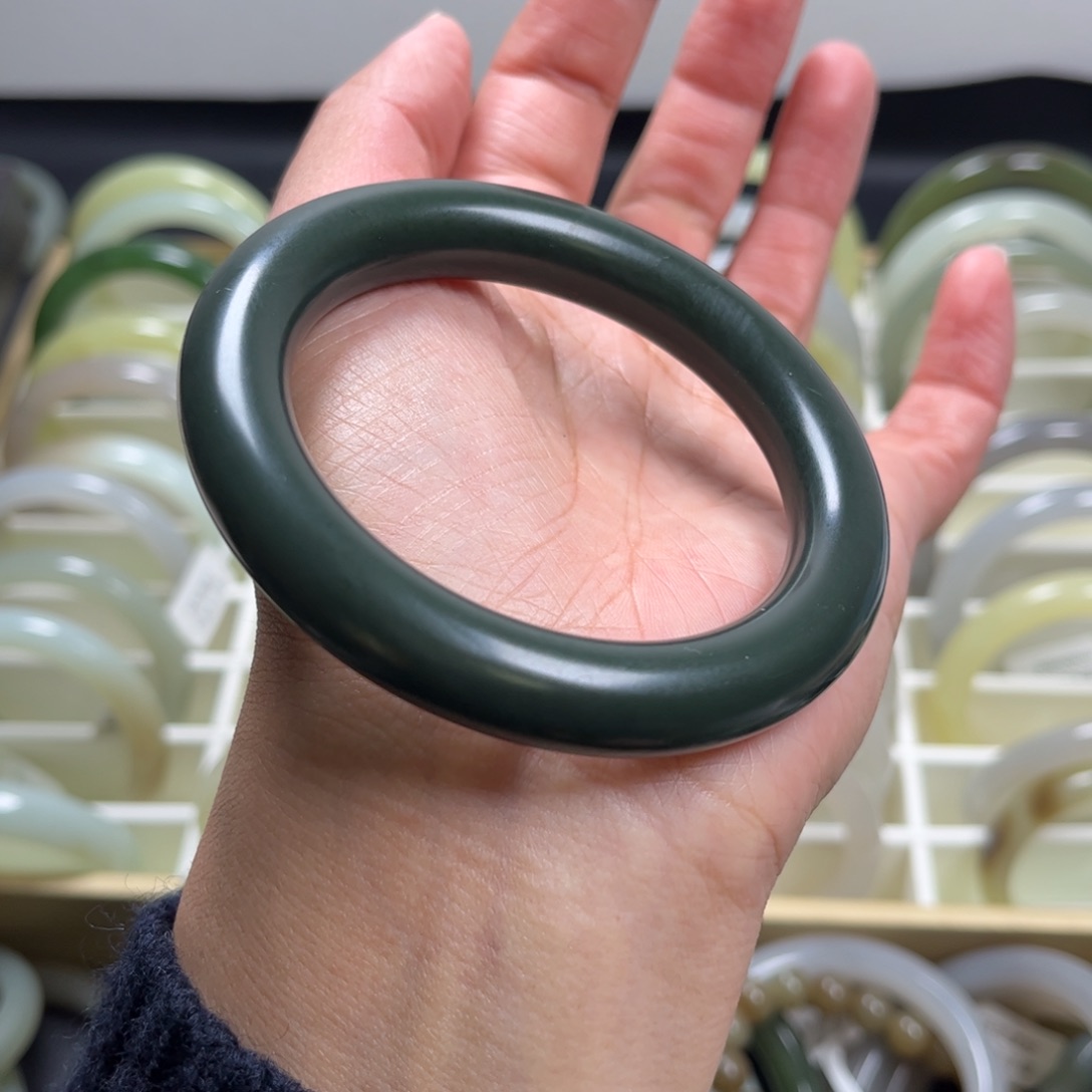 和田玉未镶嵌手镯57圈