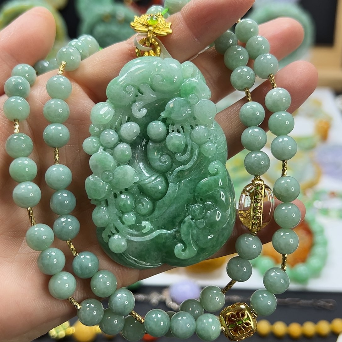 翡翠未镶嵌颈饰吊坠