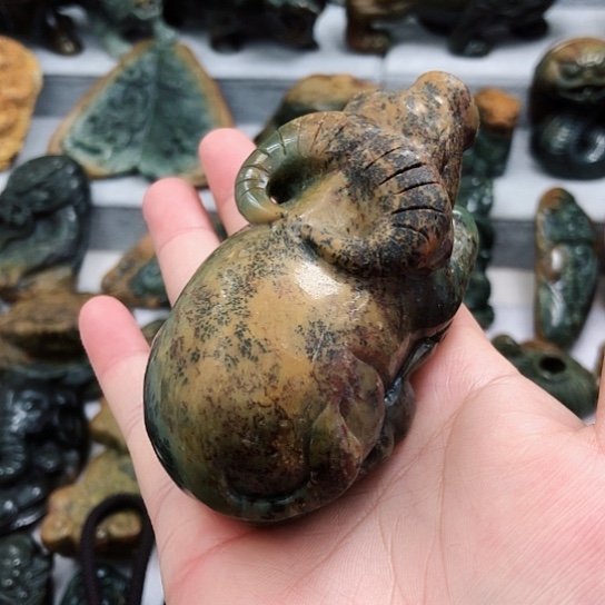 岫岩河磨玉（透闪石质玉）把件未镶嵌