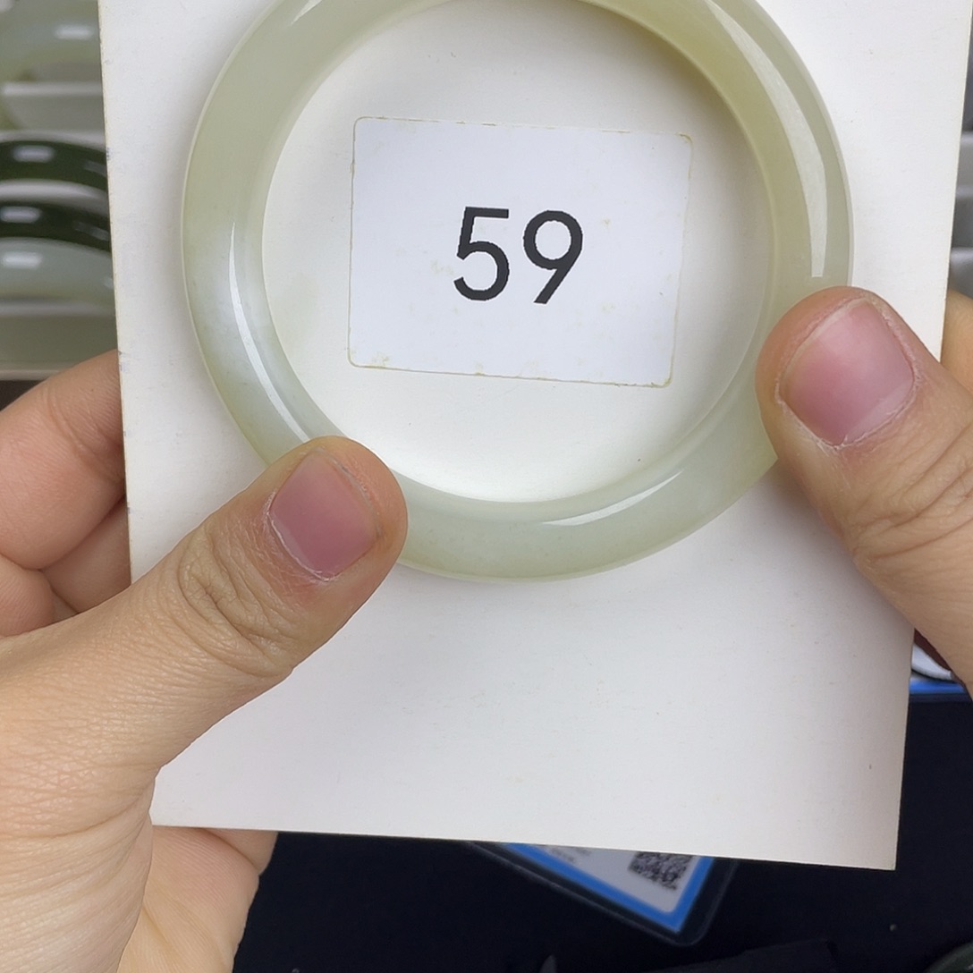 和田玉手镯未镶嵌不退不换