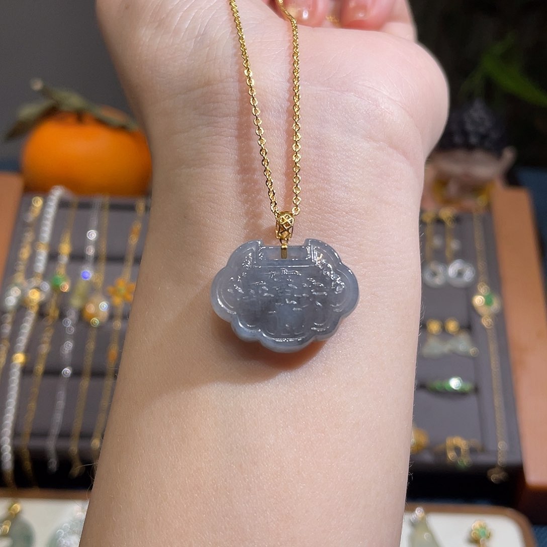 翡翠吊坠(不含链)18K金镶嵌平安长命锁