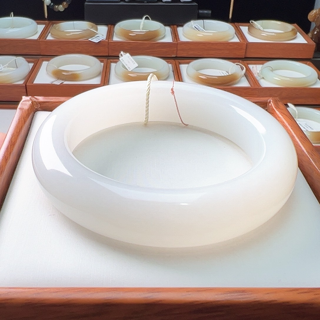 和田玉手镯未镶嵌56