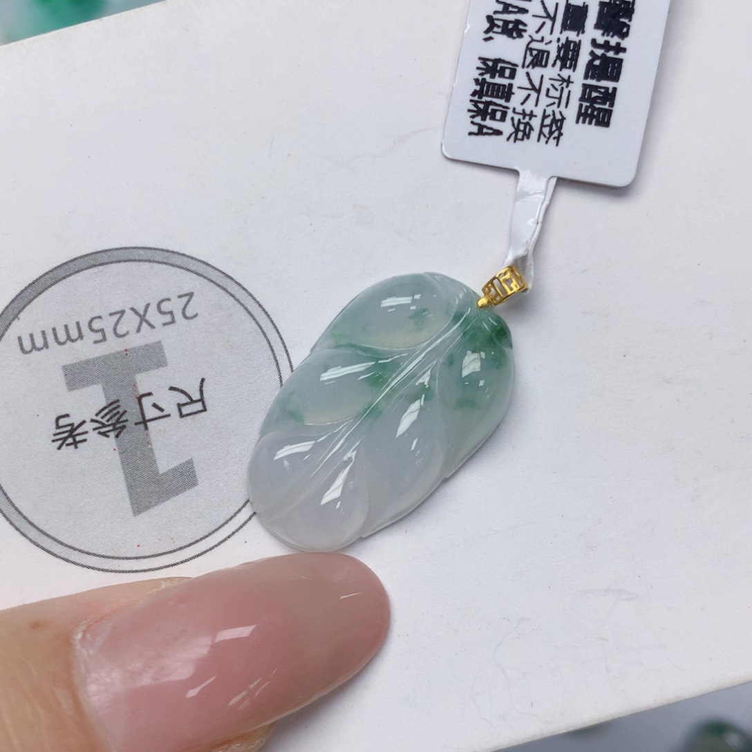 颈饰18K金镶嵌翡翠