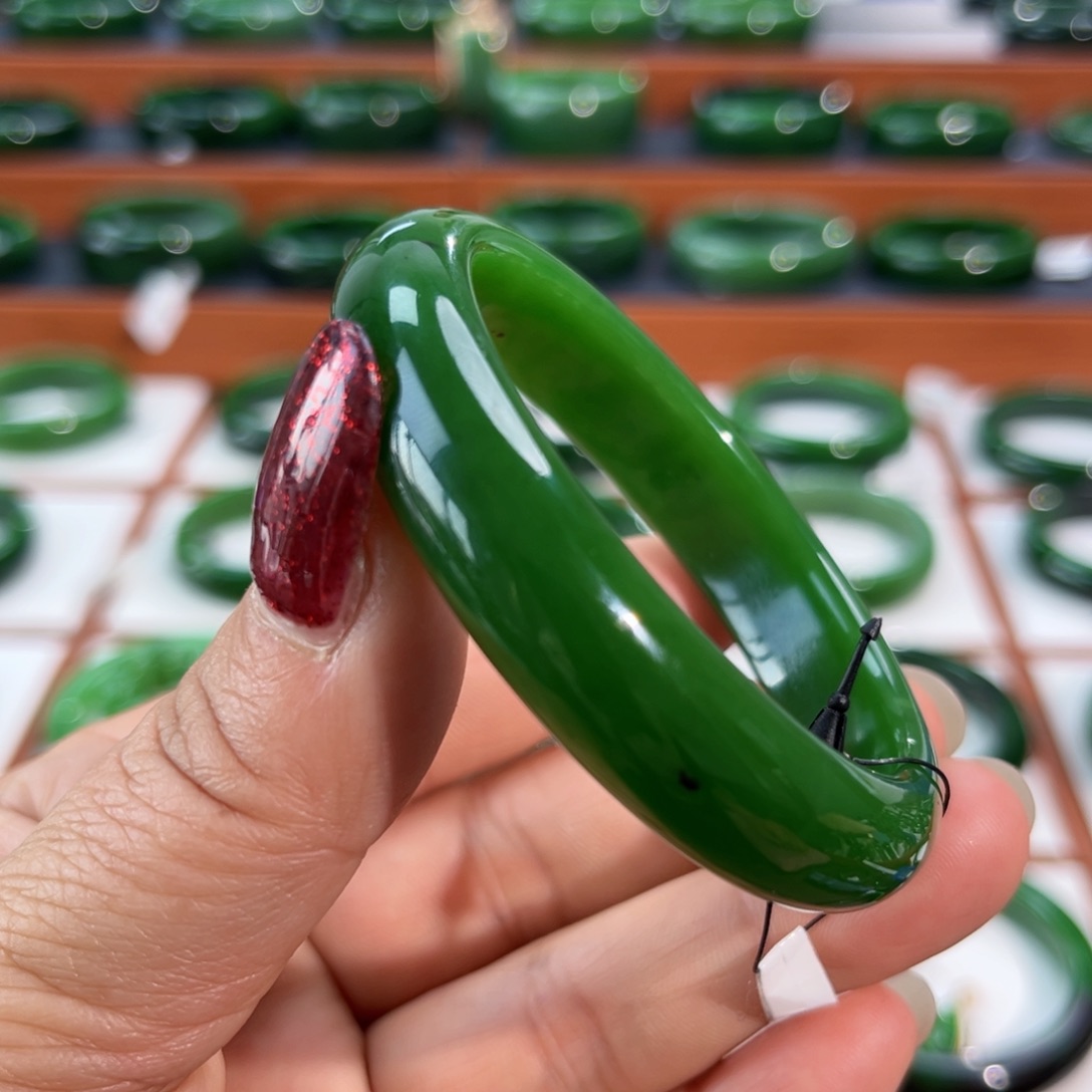 未镶嵌手镯和田玉?**拉