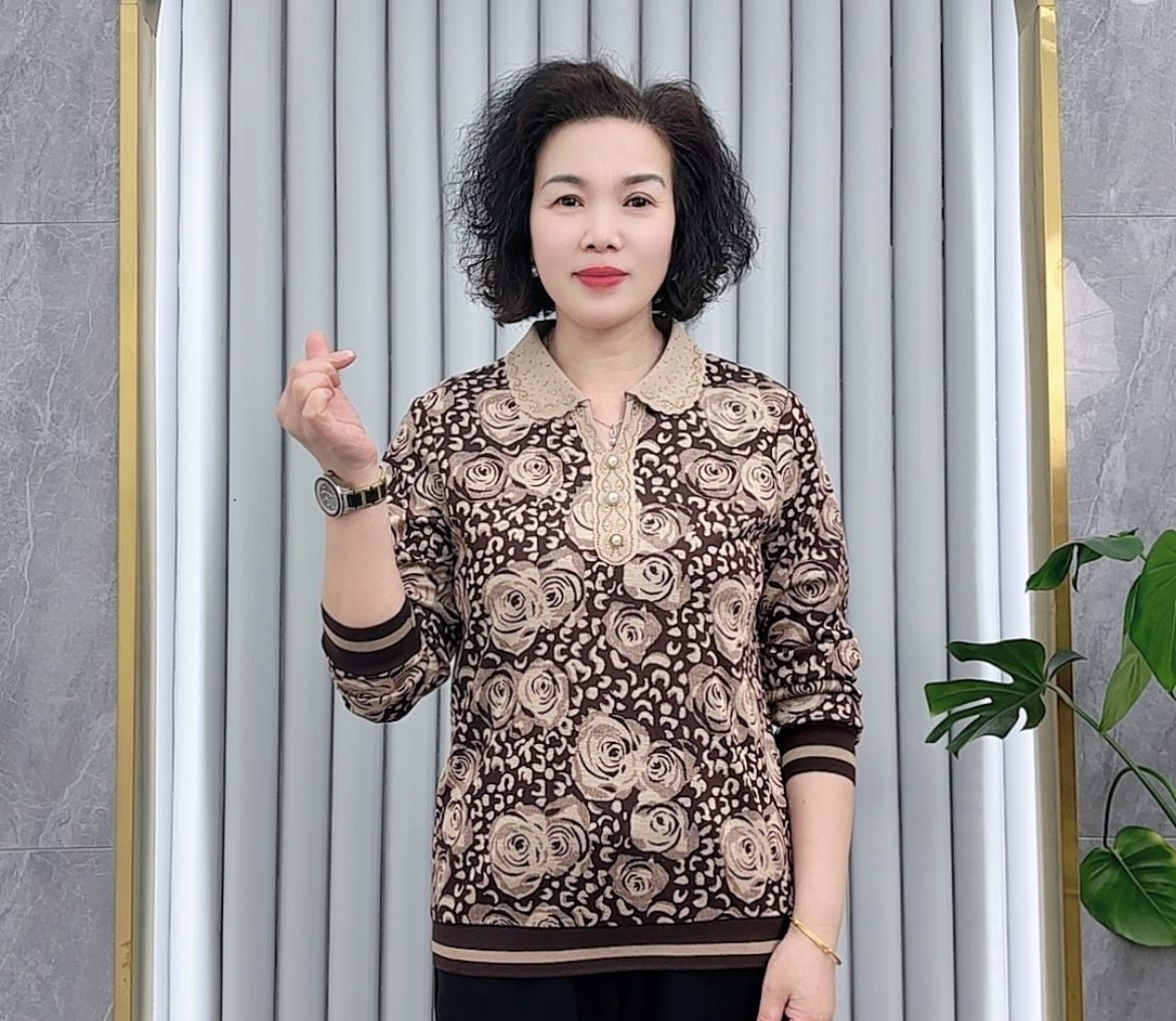 2025春季时尚妈妈新款花色翻领烫钻宽松显瘦洋气 妈妈装长袖上衣
