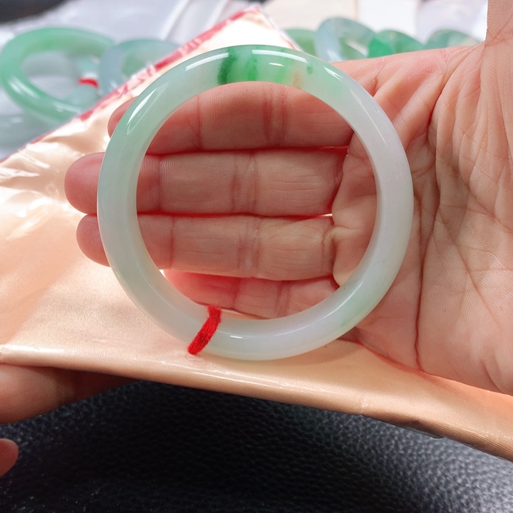 翡翠手镯未镶嵌5353535353