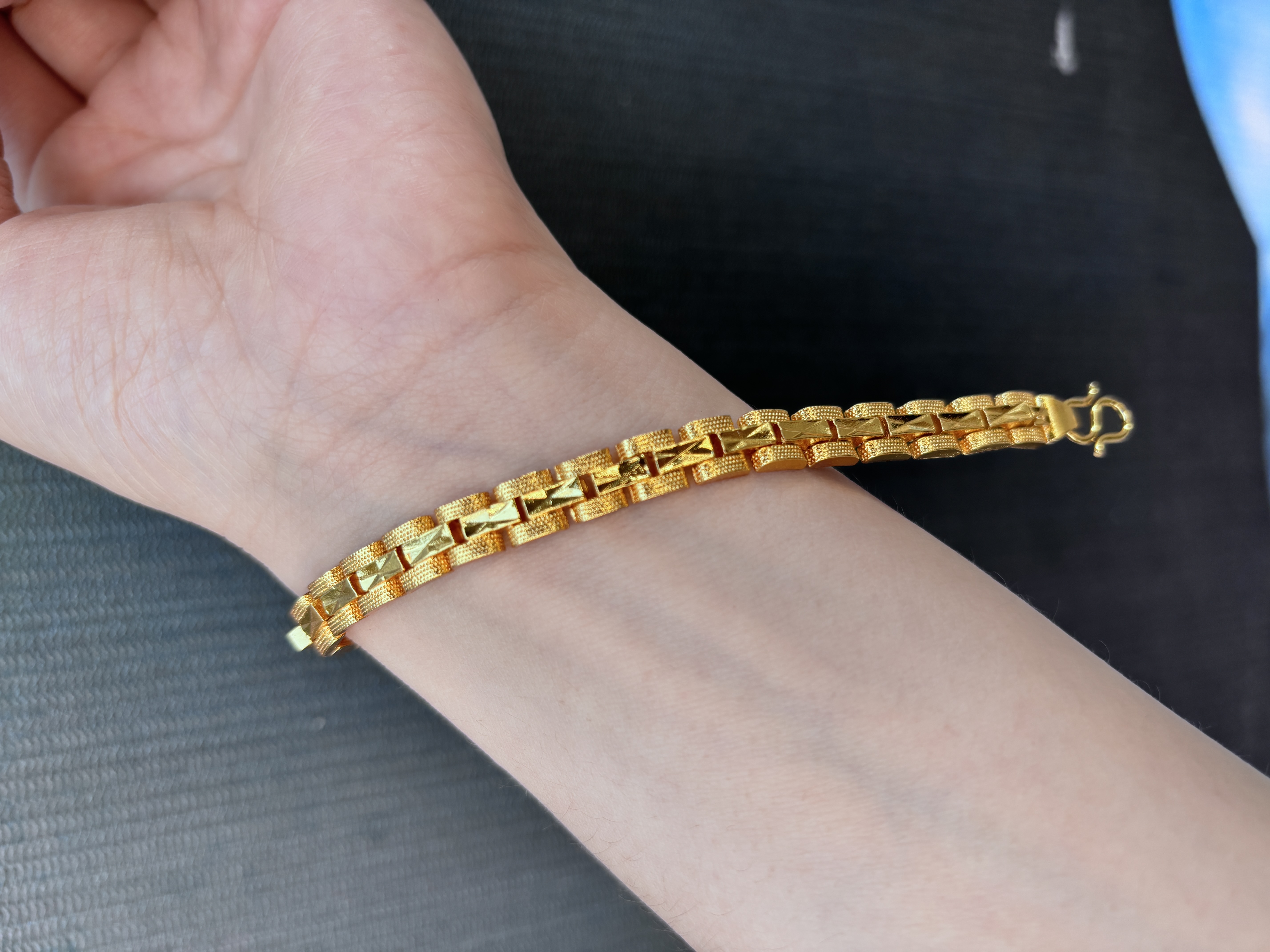 A695  远方专属  精工金色手链