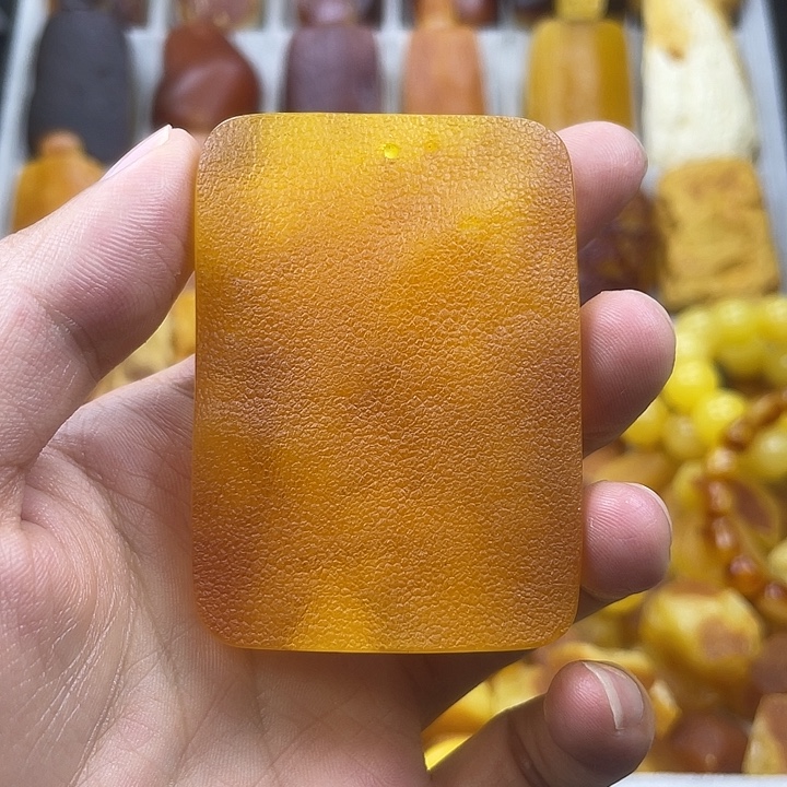 定制琥珀未镶嵌牌子