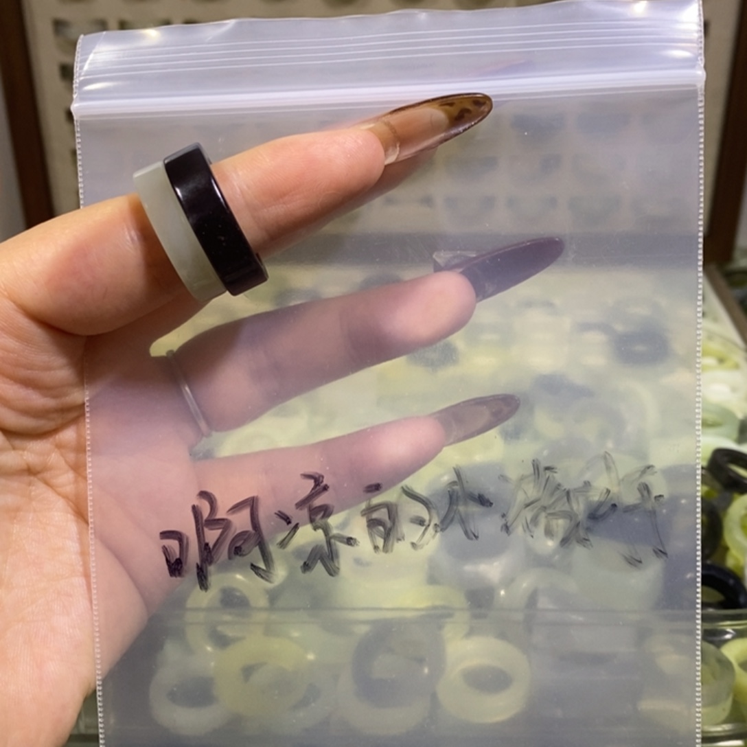 啊***肝蛇纹石玉未镶嵌戒指