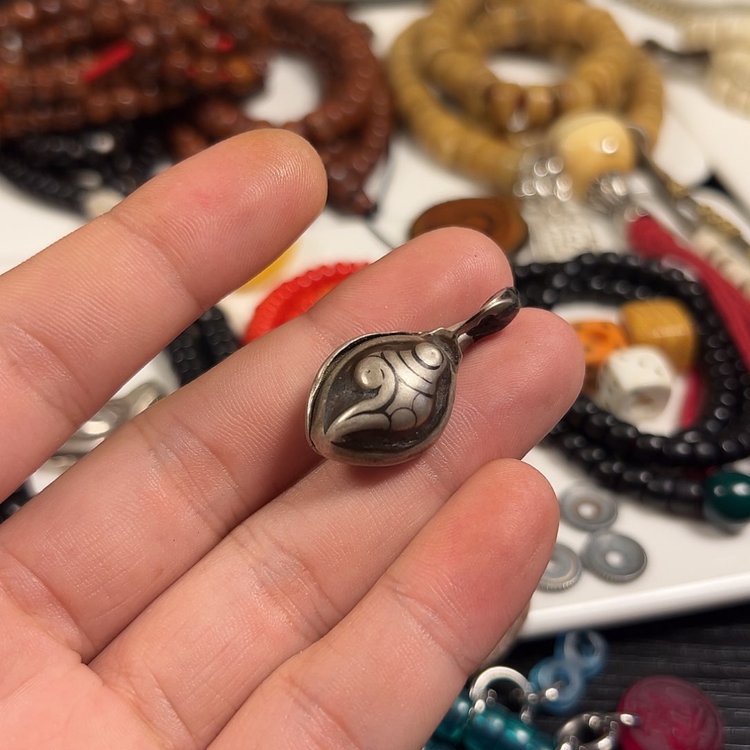 泥塑泥塑工艺品（老铜F螺卡子）