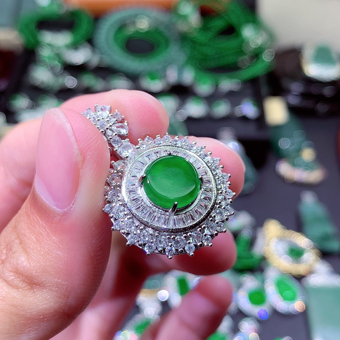 翡翠颈饰未镶嵌挂件