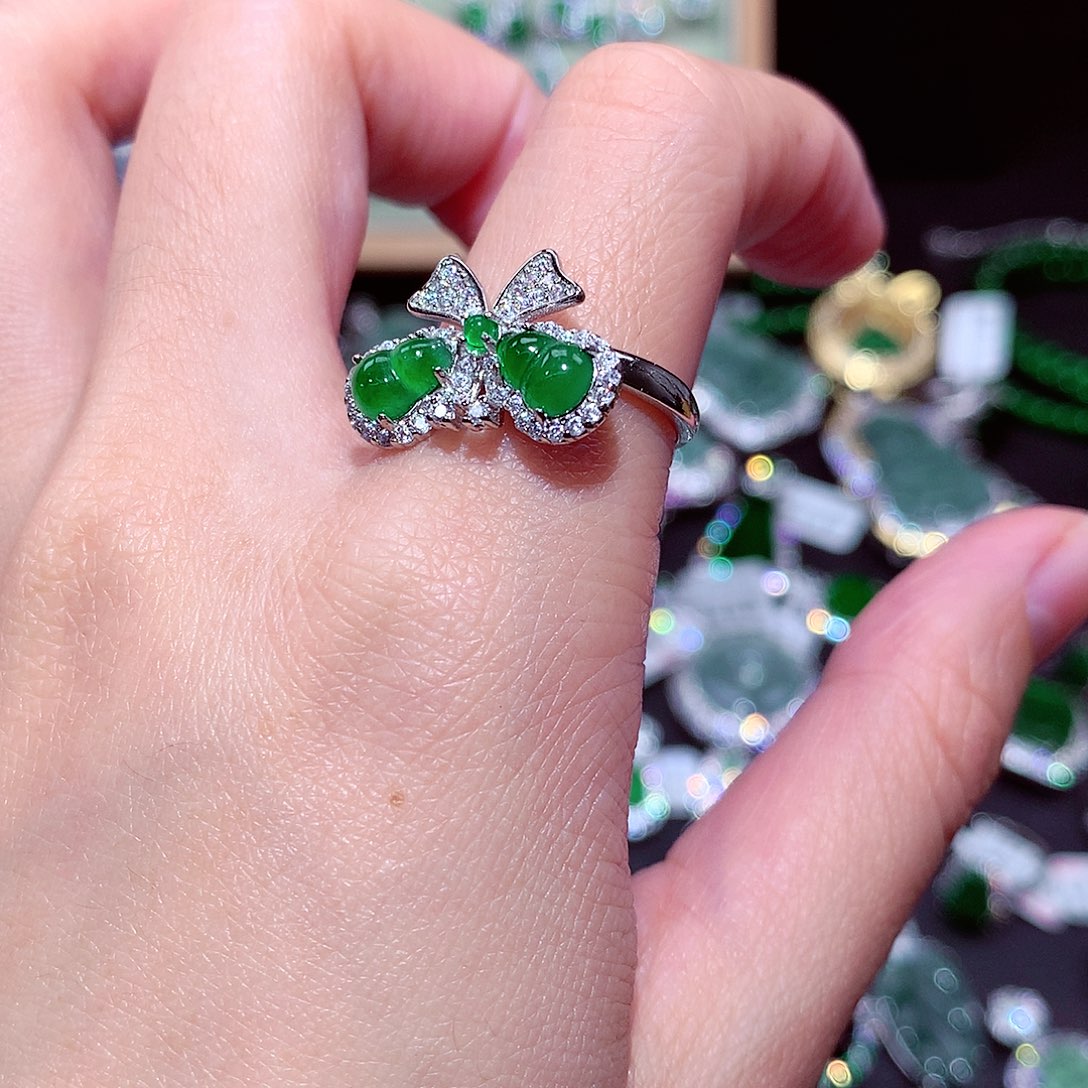 【闪购商品】翡翠吊坠(不含链)未镶嵌