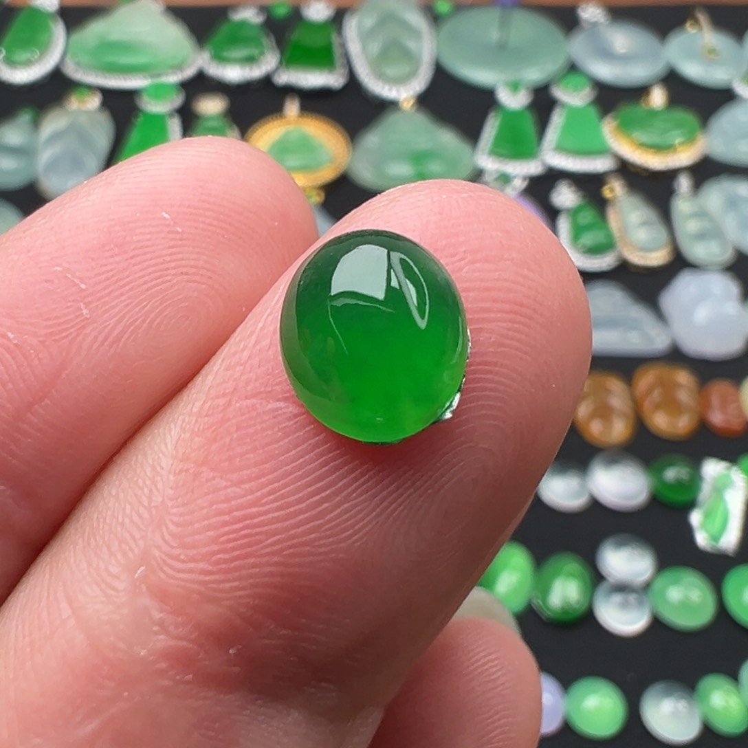 翡翠颈饰未镶嵌蛋面9.1