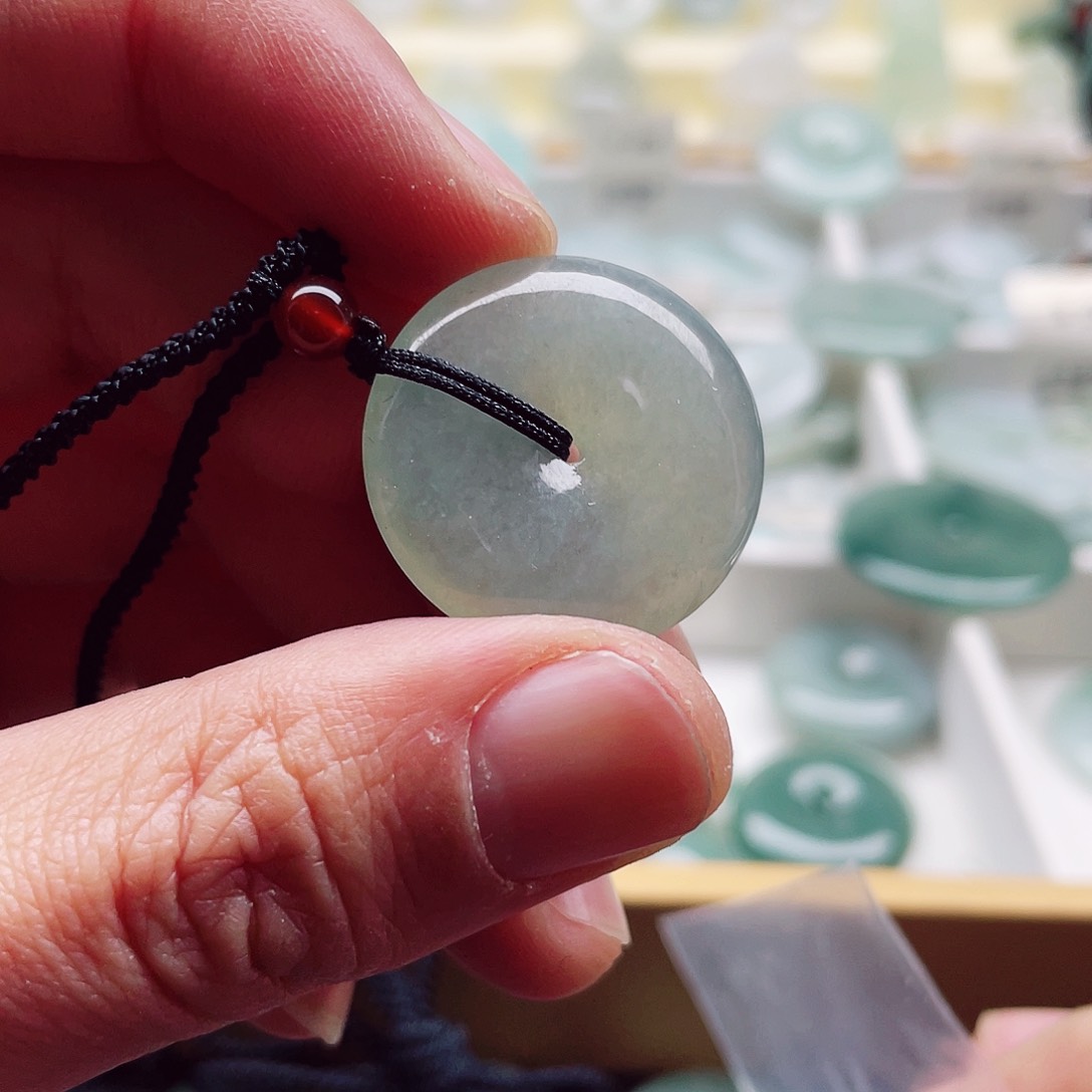 翡翠颈饰未镶嵌天然翡翠