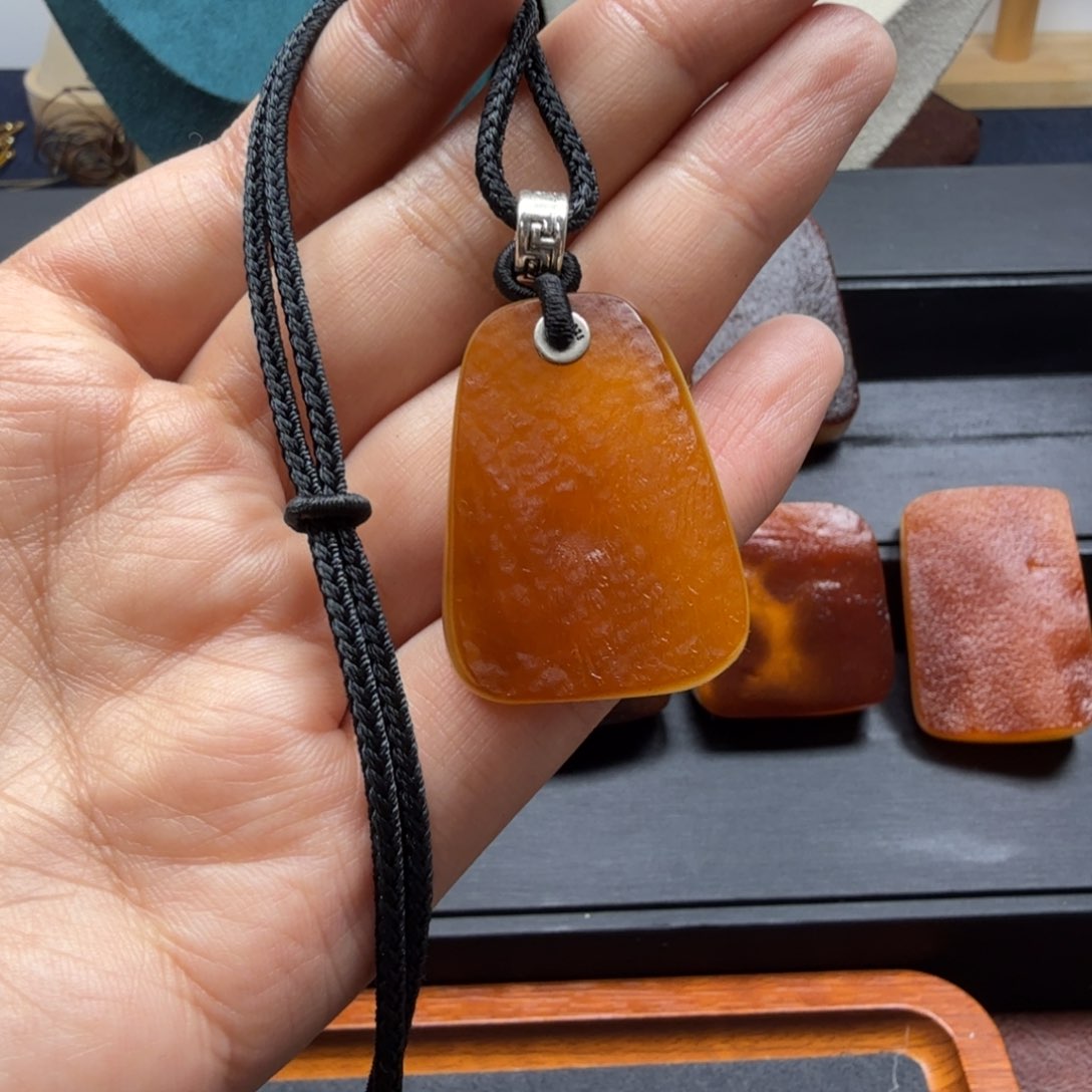 琥珀吊坠(赠链)未镶嵌