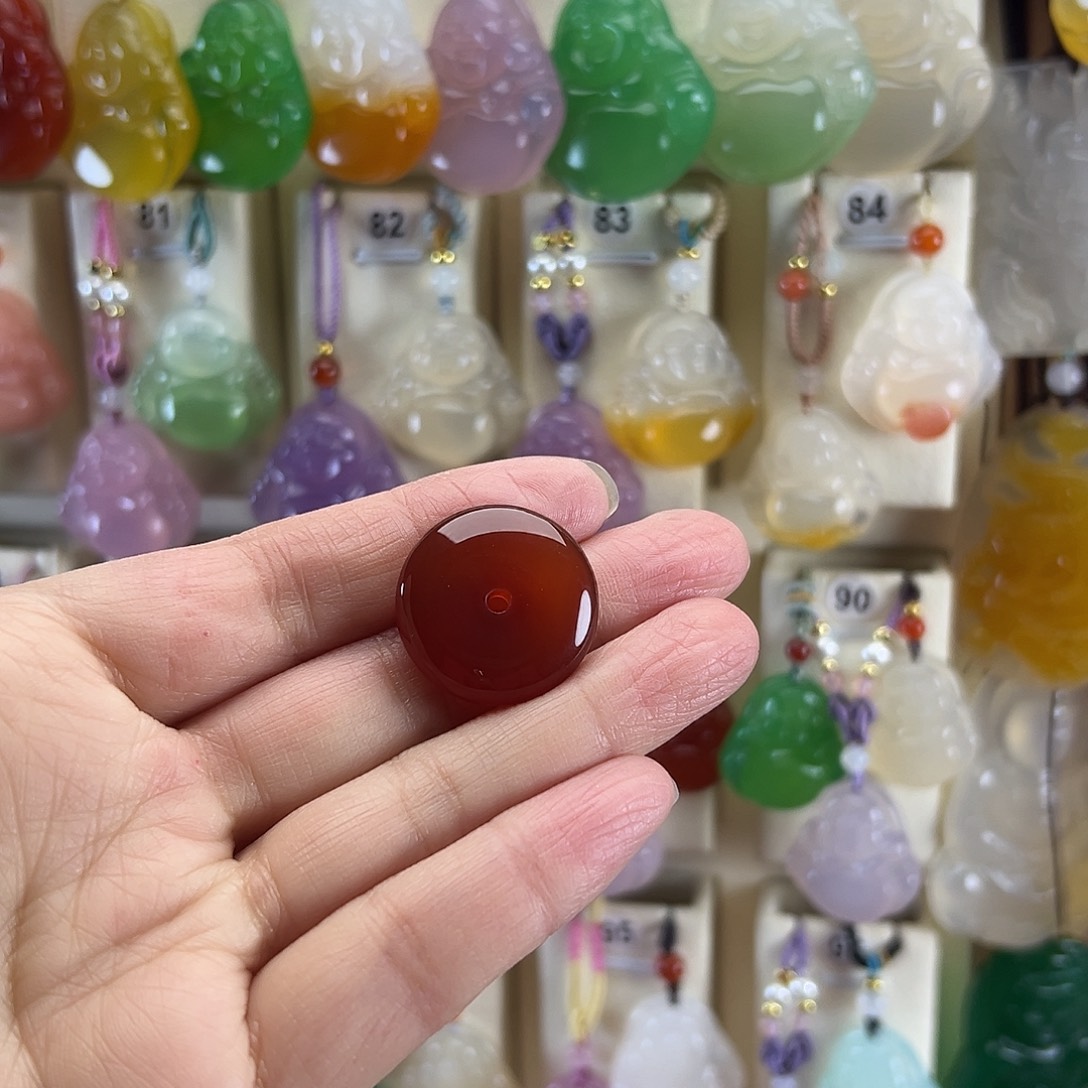 若***在玛瑙/玉髓未镶嵌颈饰