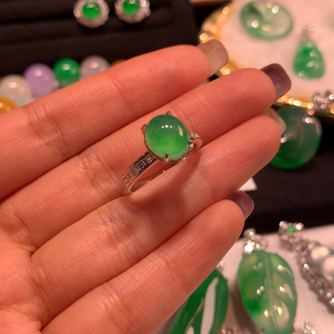 翡翠戒指18K金镶嵌戒指