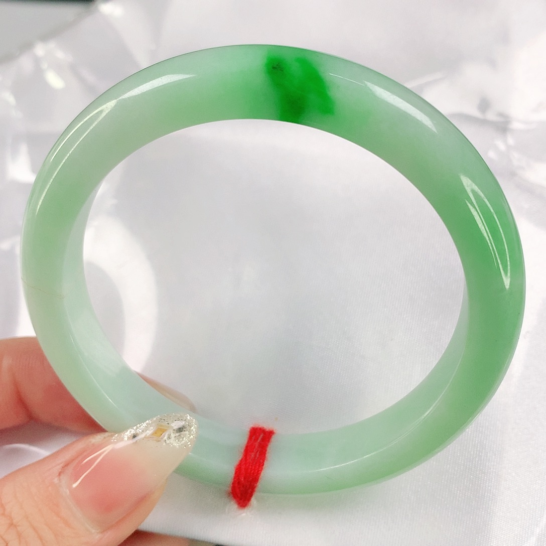 翡翠手镯未镶嵌56.7圈口