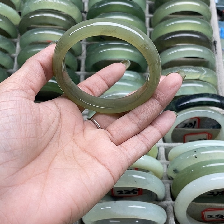 蛇纹石玉未镶嵌手镯238