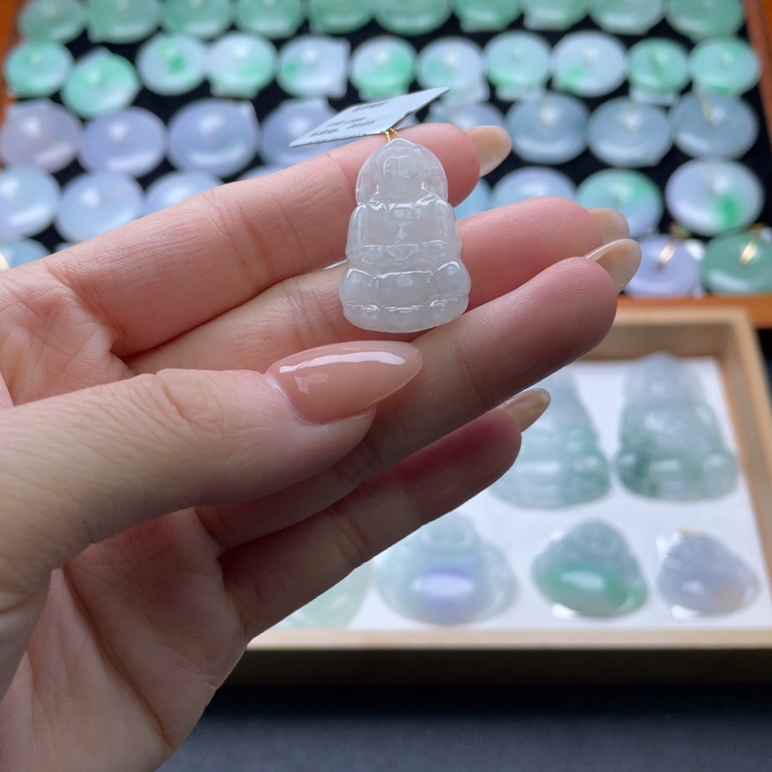 翡翠未镶嵌颈饰观音