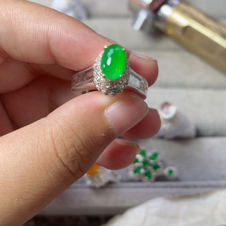 翡翠戒指未镶嵌可*多翡翠冰种