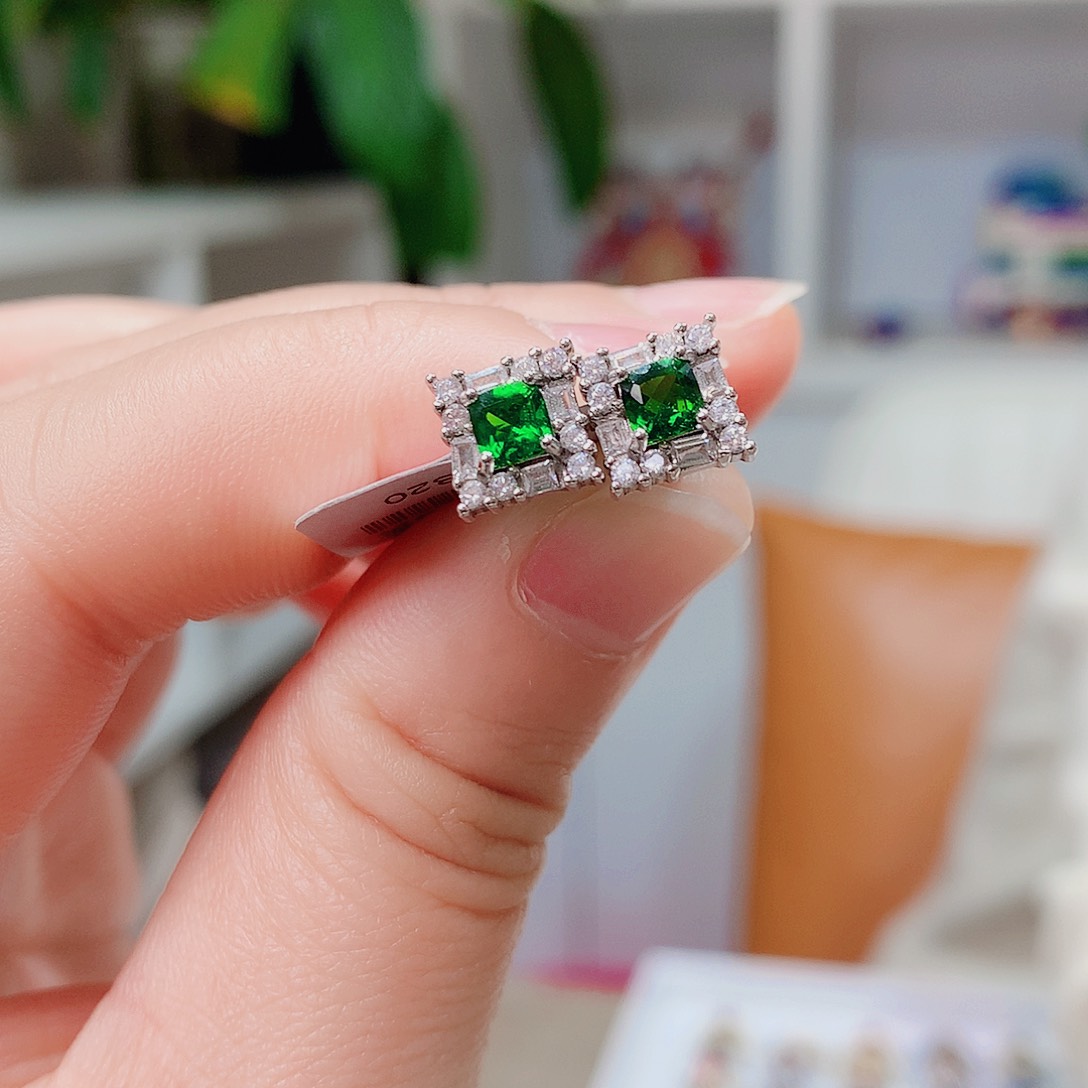 银S925镶嵌透辉石耳钉