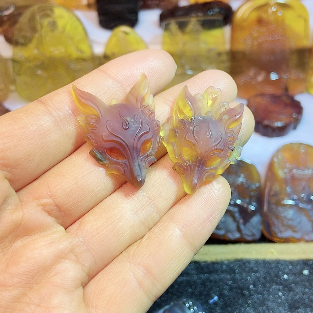 琥珀颈饰未镶嵌狐狸面具