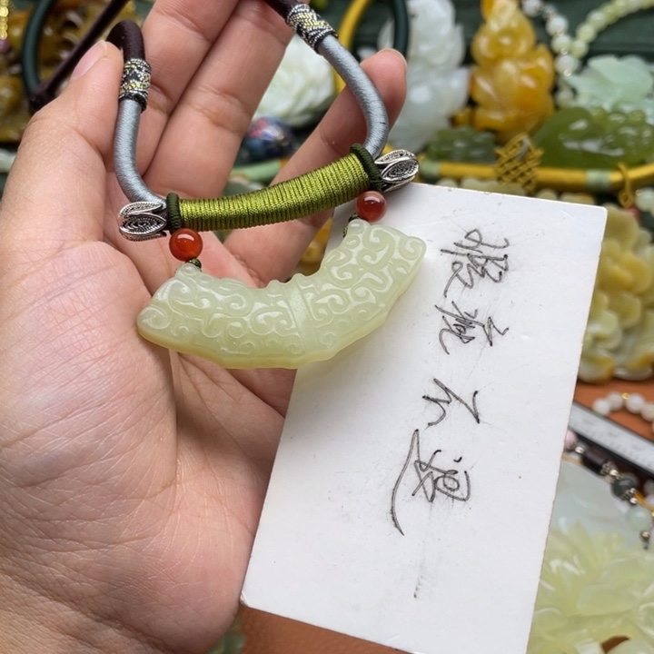 蛇纹石玉吊坠合金