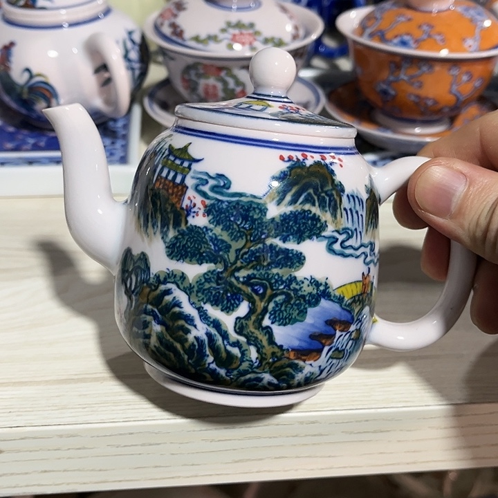 瓷片景德镇陶瓷茶壶。红。