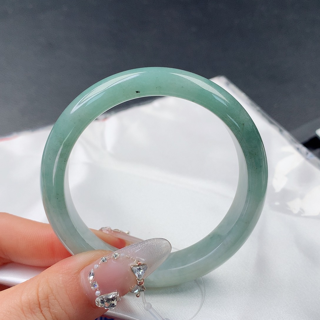 翡翠手镯未镶嵌42正53