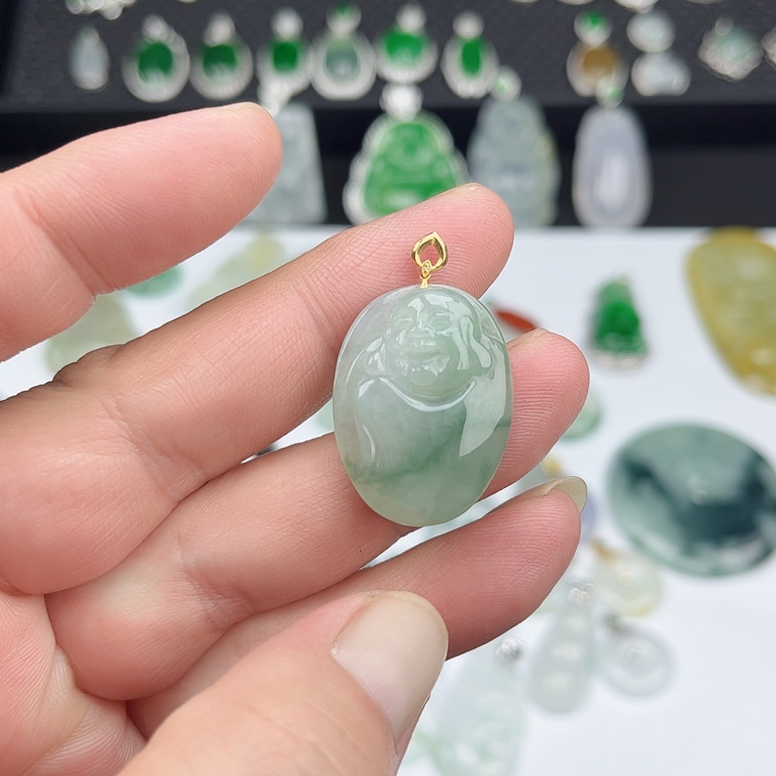 翡翠18K金镶嵌颈饰佛公
