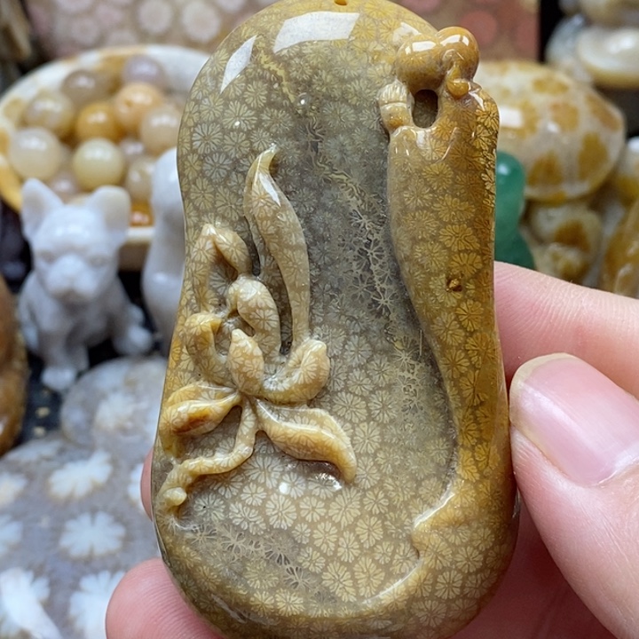 硅化珊瑚（珊瑚玉）颈饰未镶嵌