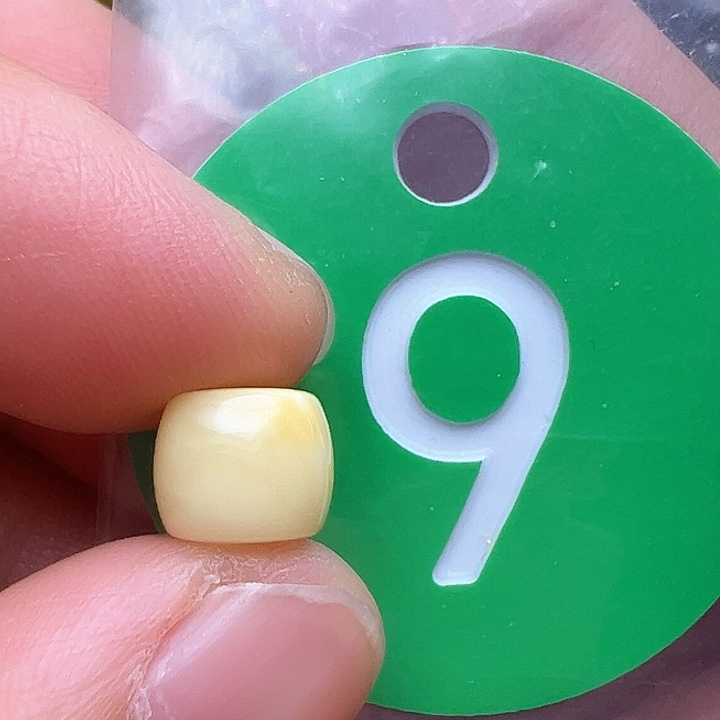 未镶嵌蜜蜡裸石往**风8m m