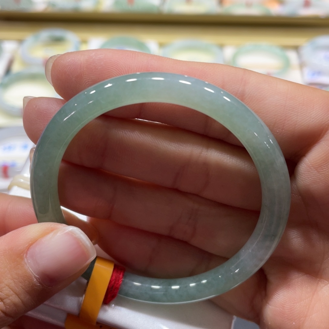 翡翠手镯未镶嵌51圆