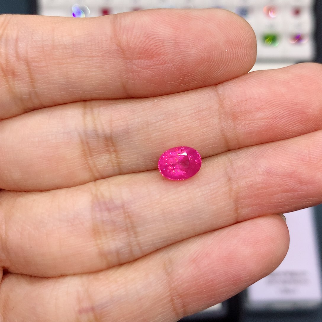 尖晶石裸石未镶嵌熊*?1.54克拉马亨盖