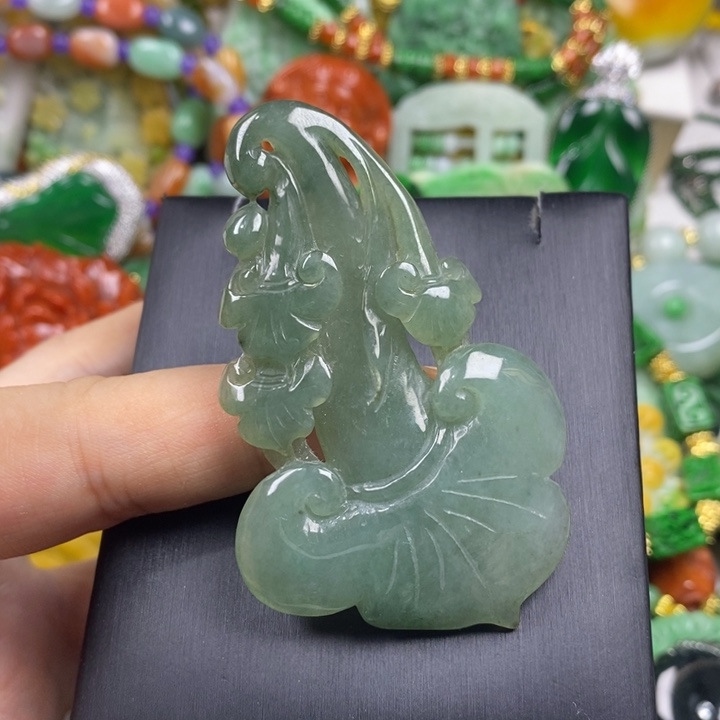 翡翠未镶嵌吊坠(赠链)