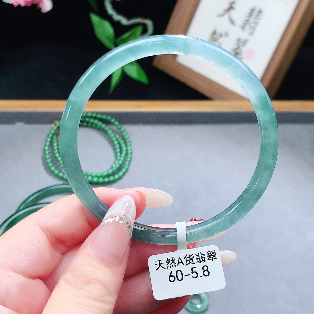 翡翠手镯（圆镯）未镶嵌