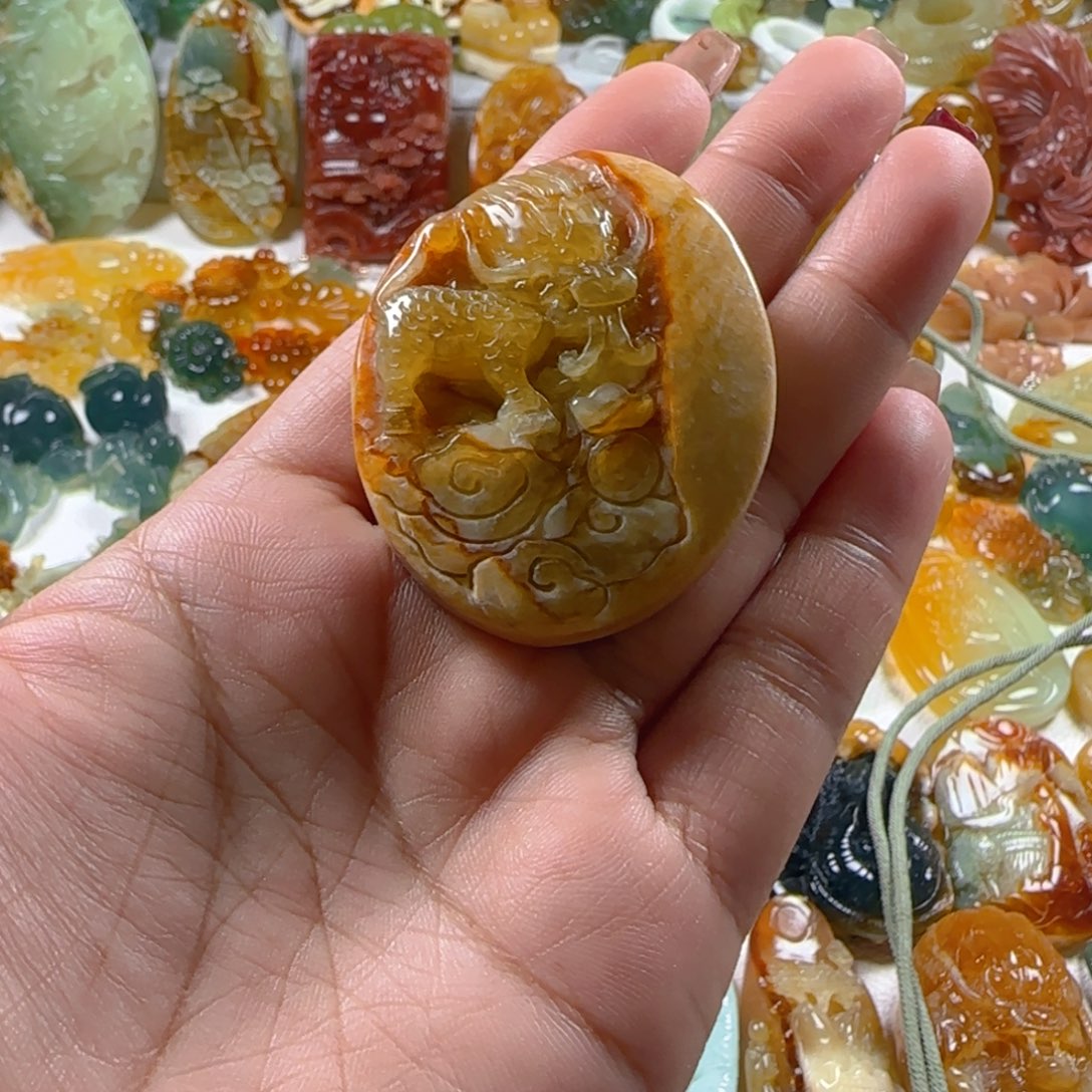 蛇纹石玉颈饰未镶嵌
