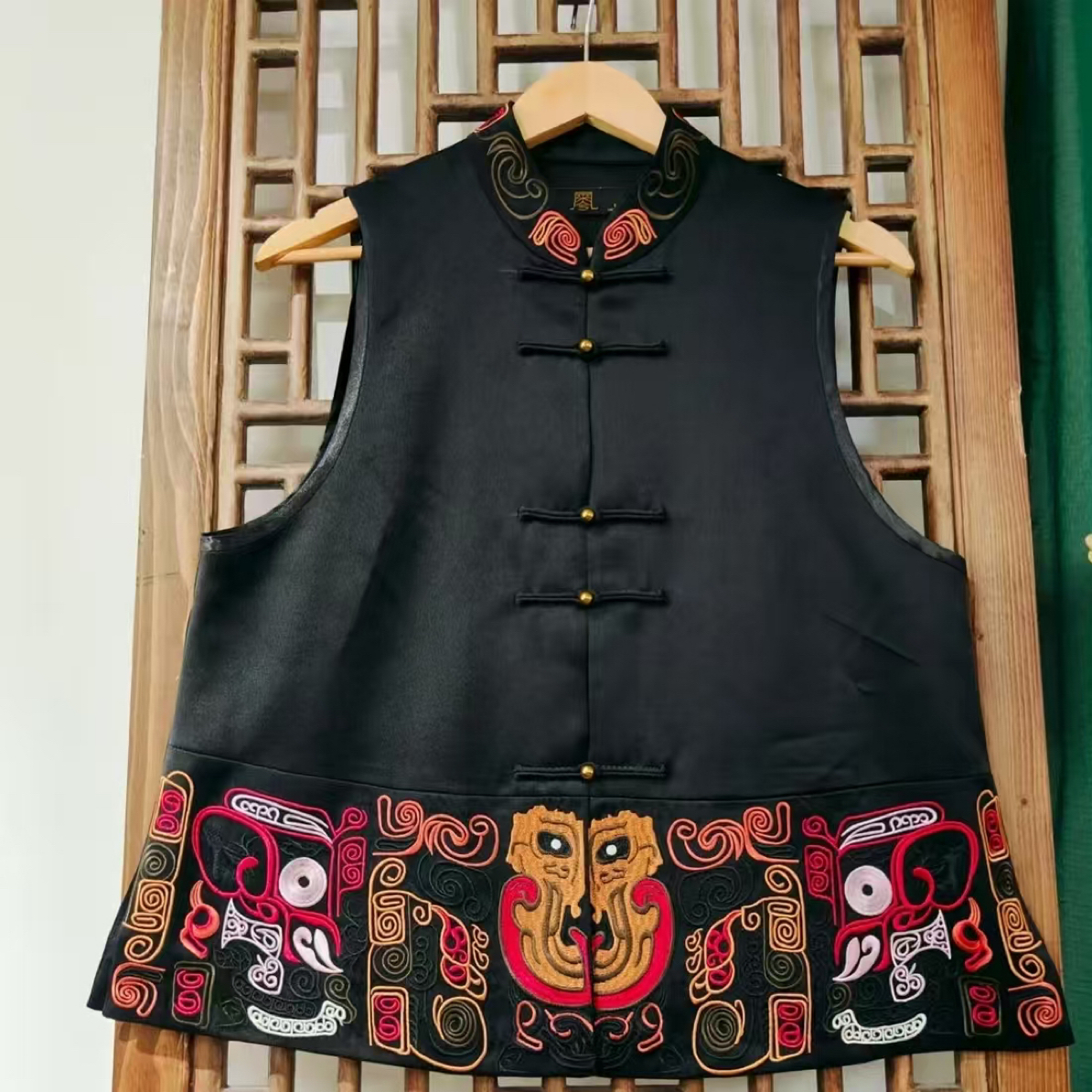  （LS671）凤徕兮私人定制黑色光板底橙红图腾刺绣对襟盘扣马甲