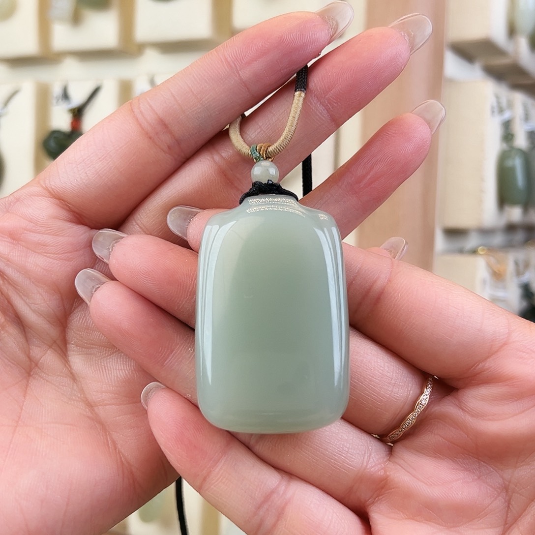 燕***和田玉未镶嵌颈饰