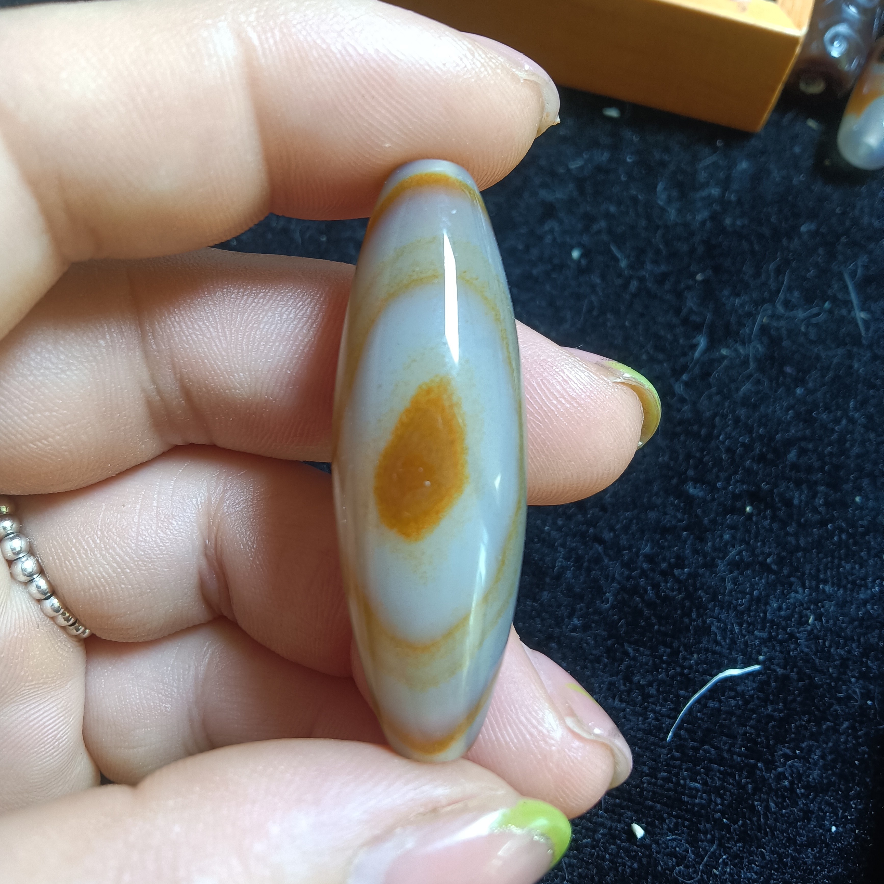 天然玛瑙带眼的勒子44.8*15